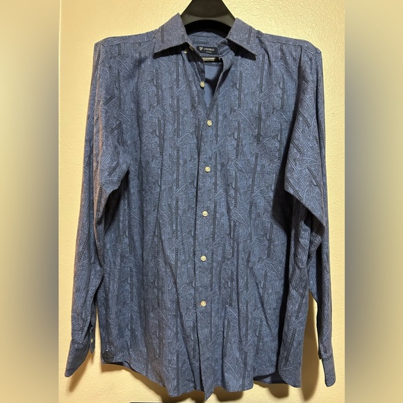Cremieux Classics- soft blue color with paisley pattern& lines- size l - Picture 1 of 9